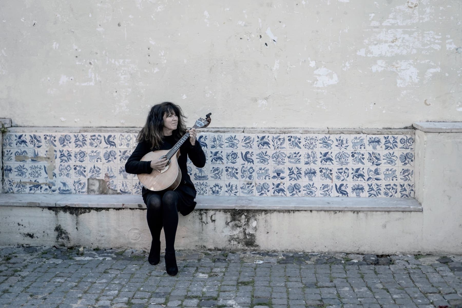 Hendriktje bij haar mobiele atelier-bus